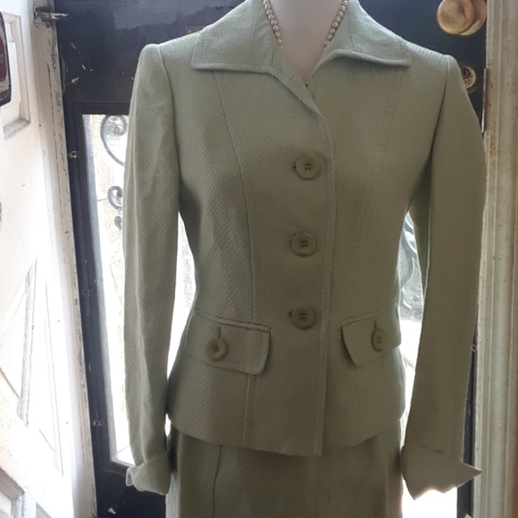 Pastel green suit size 4 - Picture 1 of 7